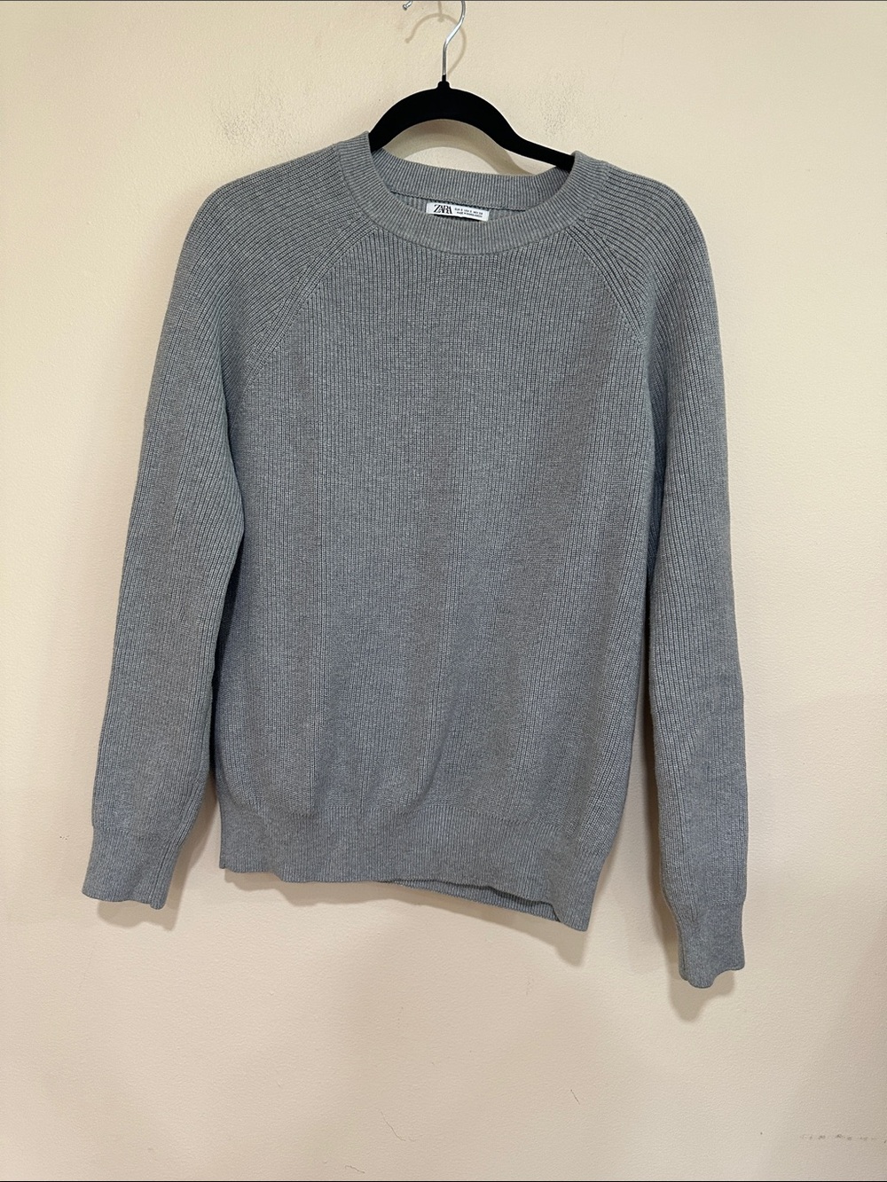Zara Men Light Grey Ribbed Crewneck Sweater. Size S